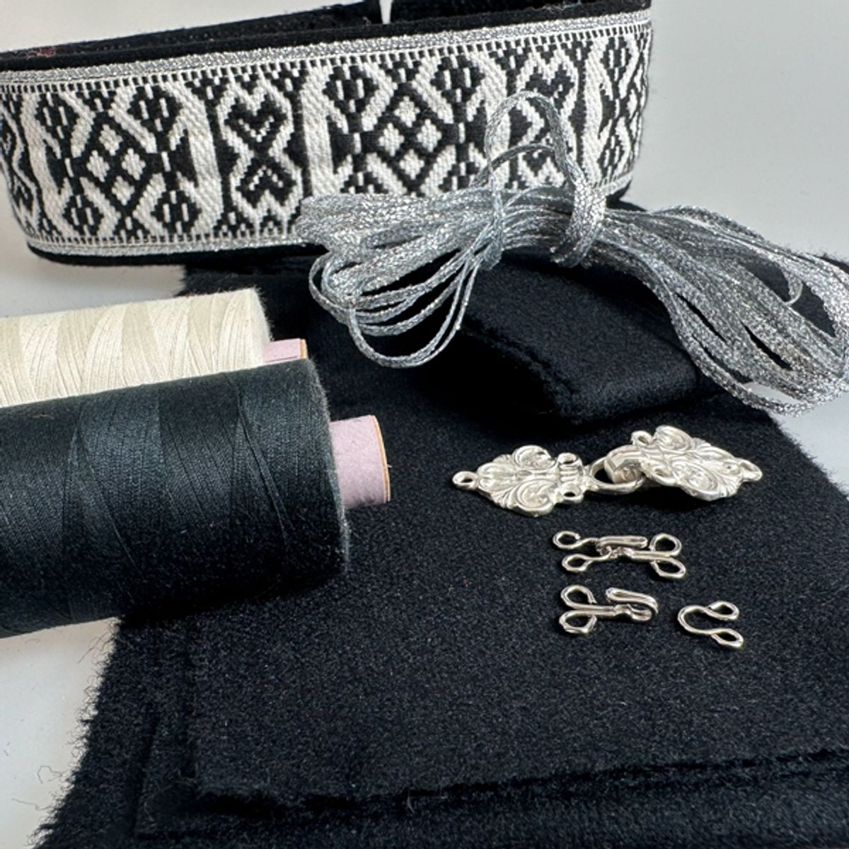 Materialsett til vevd belte